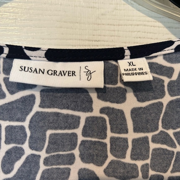 NWOT Susan Graver Navy and White Liquid Knit Top - Picture 3 of 6